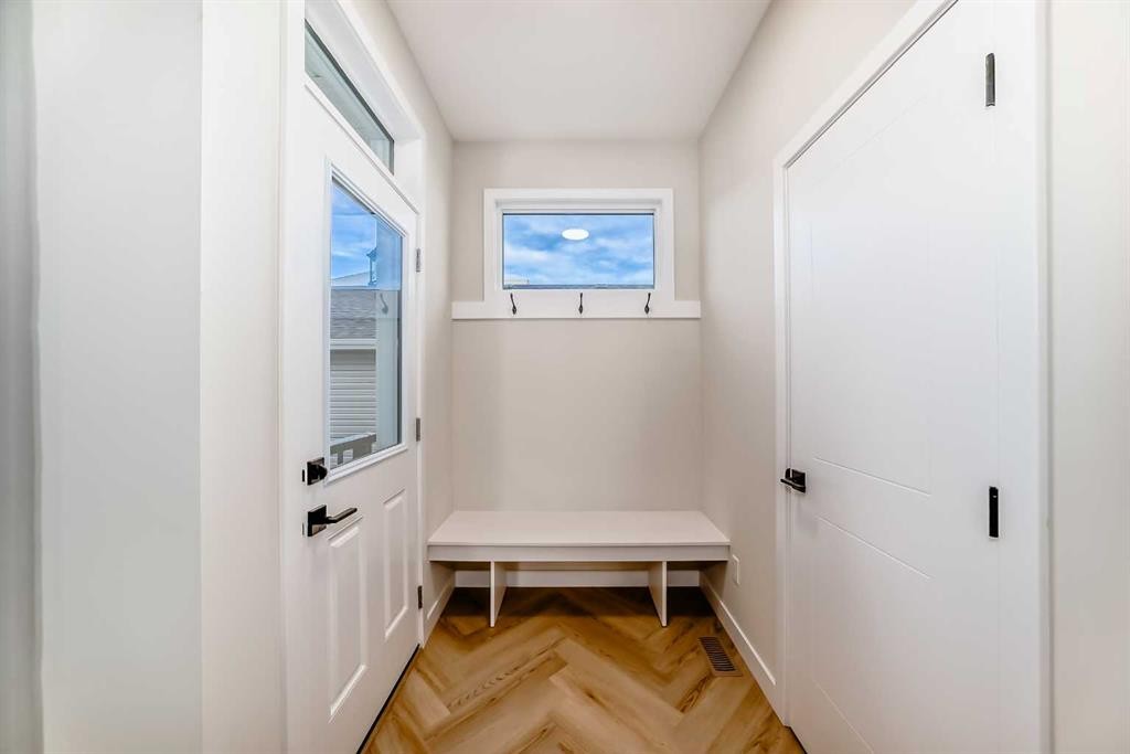 94 Agate Road, Cochrane, AB - Indoor Photo Showing Other Room