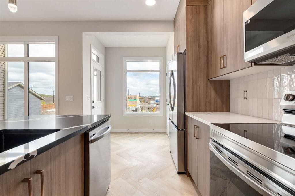 466 River Avenue, Cochrane, AB - Indoor Photo Showing Kitchen