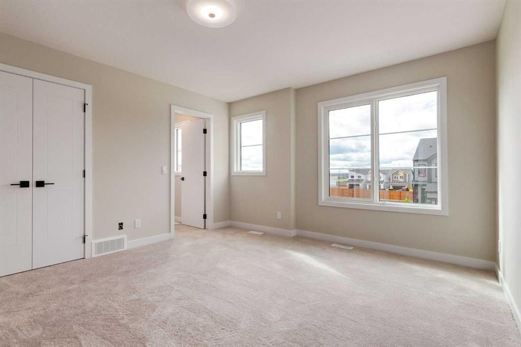 466 River Avenue, Cochrane, AB - Indoor Photo Showing Other Room