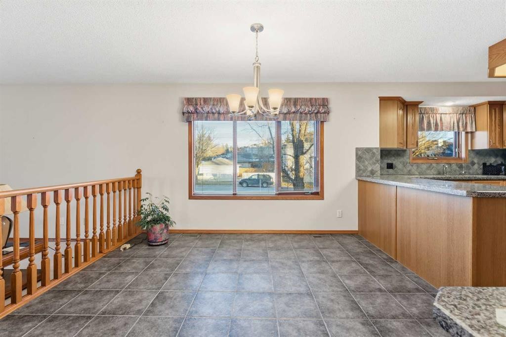 531 Sierra Morena Court Sw, Calgary, AB - Indoor Photo Showing Kitchen