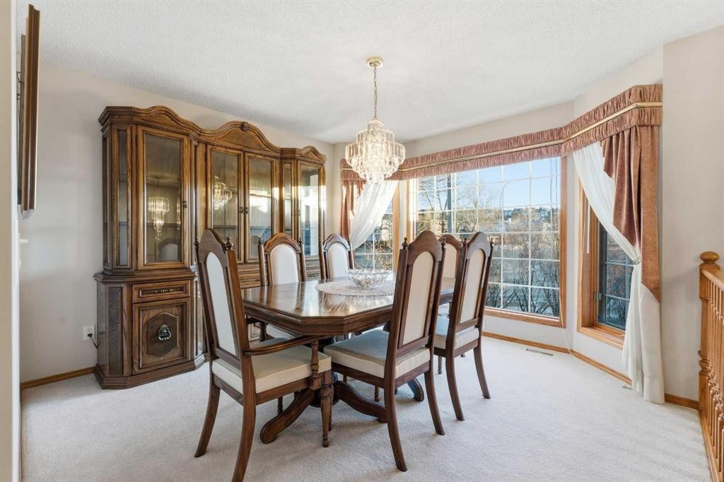 531 Sierra Morena Court Sw, Calgary, AB - Indoor Photo Showing Dining Room