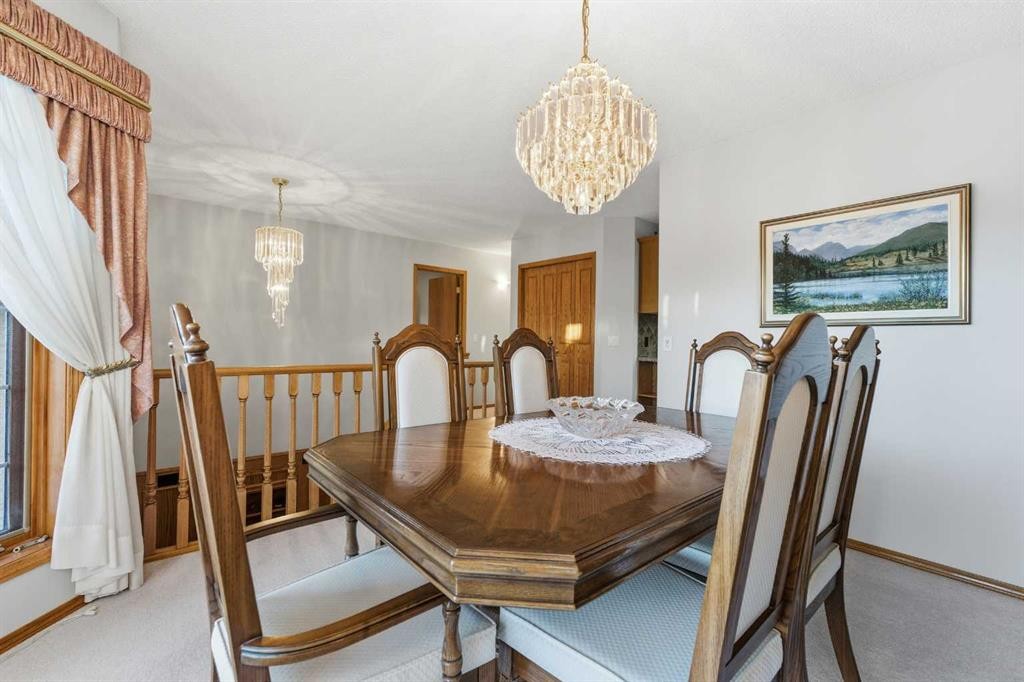 531 Sierra Morena Court Sw, Calgary, AB - Indoor Photo Showing Dining Room