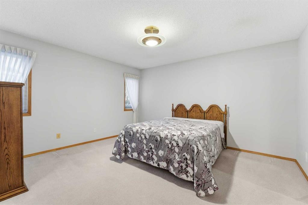 531 Sierra Morena Court Sw, Calgary, AB - Indoor Photo Showing Bedroom