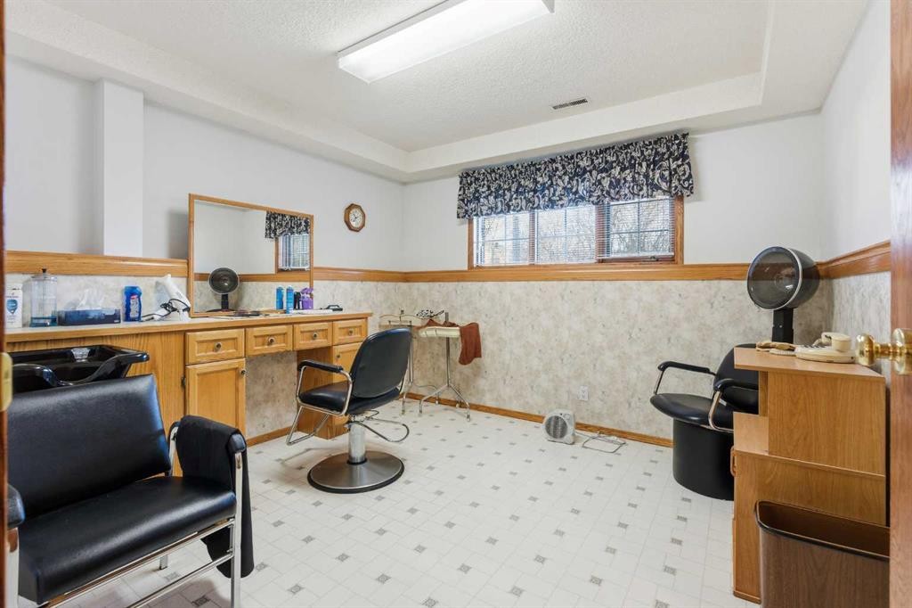 531 Sierra Morena Court Sw, Calgary, AB - Indoor Photo Showing Other Room