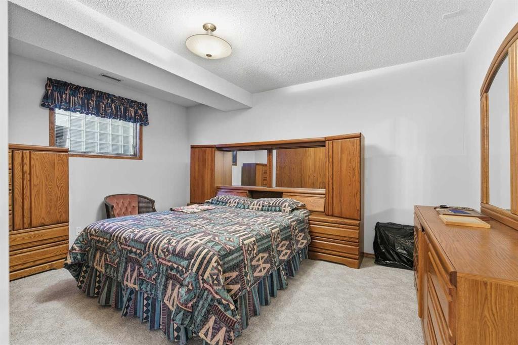 531 Sierra Morena Court Sw, Calgary, AB - Indoor Photo Showing Bedroom