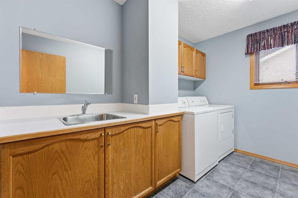 531 Sierra Morena Court Sw, Calgary, AB - Indoor Photo Showing Laundry Room