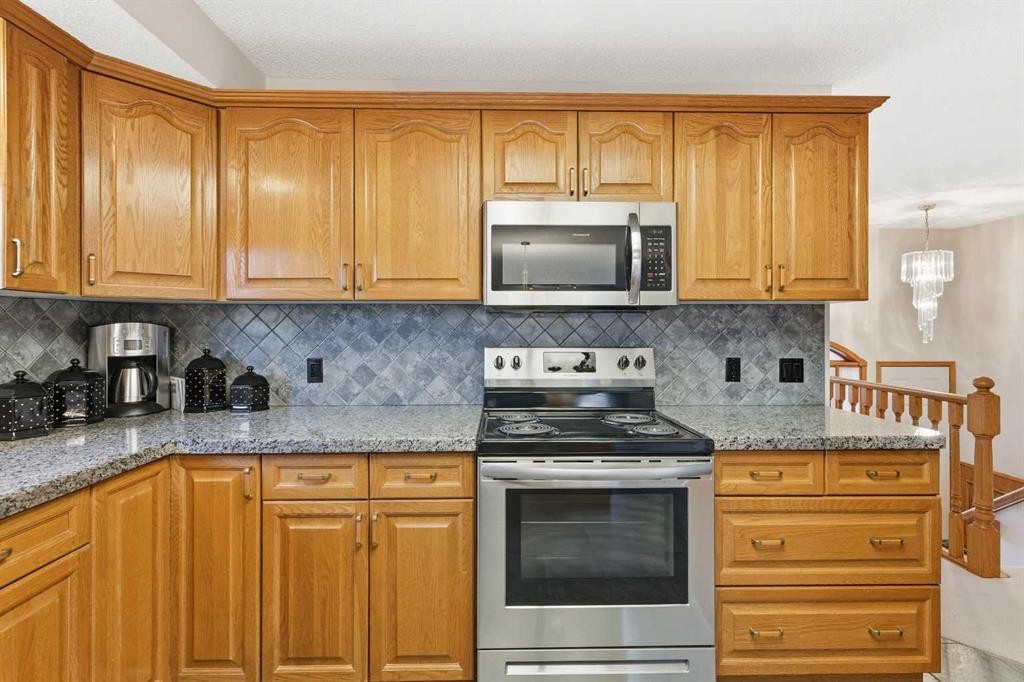 531 Sierra Morena Court Sw, Calgary, AB - Indoor Photo Showing Kitchen