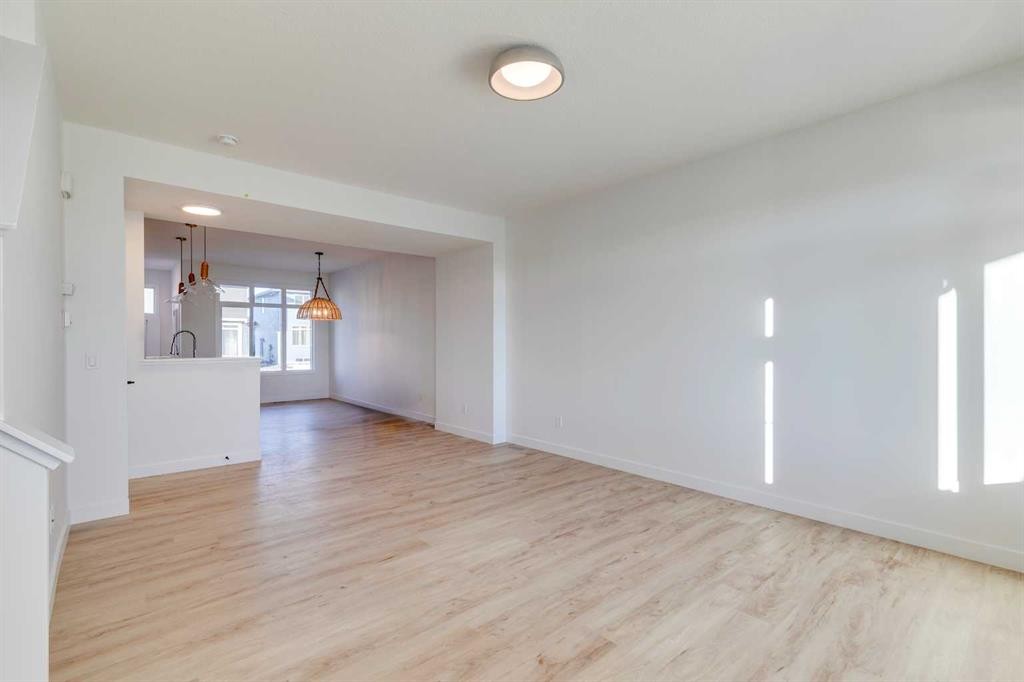 98 Agate Road, Cochrane, AB - Indoor Photo Showing Other Room