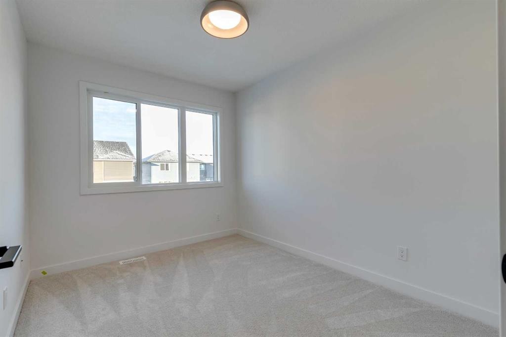 98 Agate Road, Cochrane, AB - Indoor Photo Showing Other Room