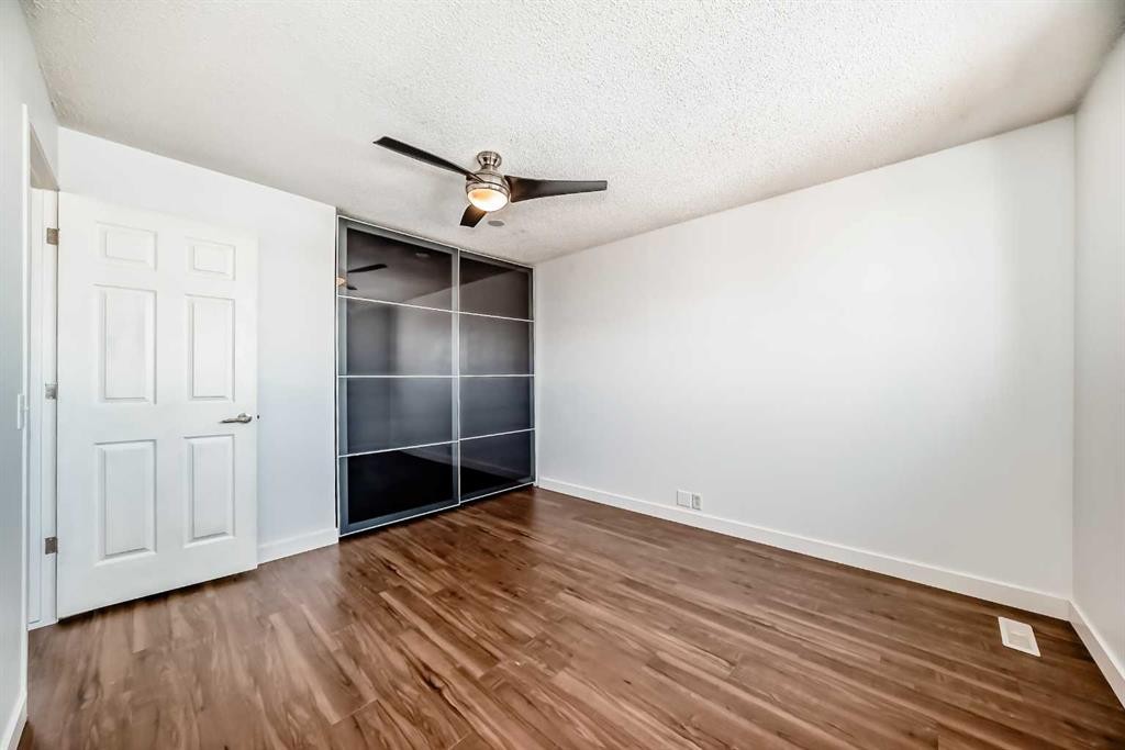 60 Erin Mount Crescent Se, Calgary, AB - Indoor Photo Showing Other Room