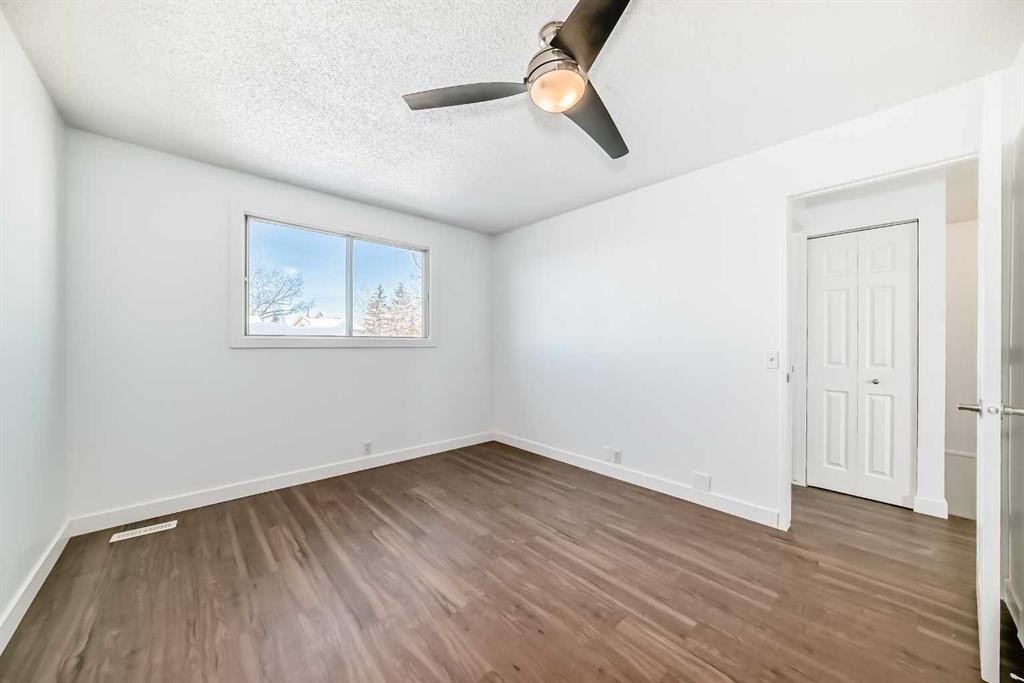 60 Erin Mount Crescent Se, Calgary, AB - Indoor Photo Showing Other Room