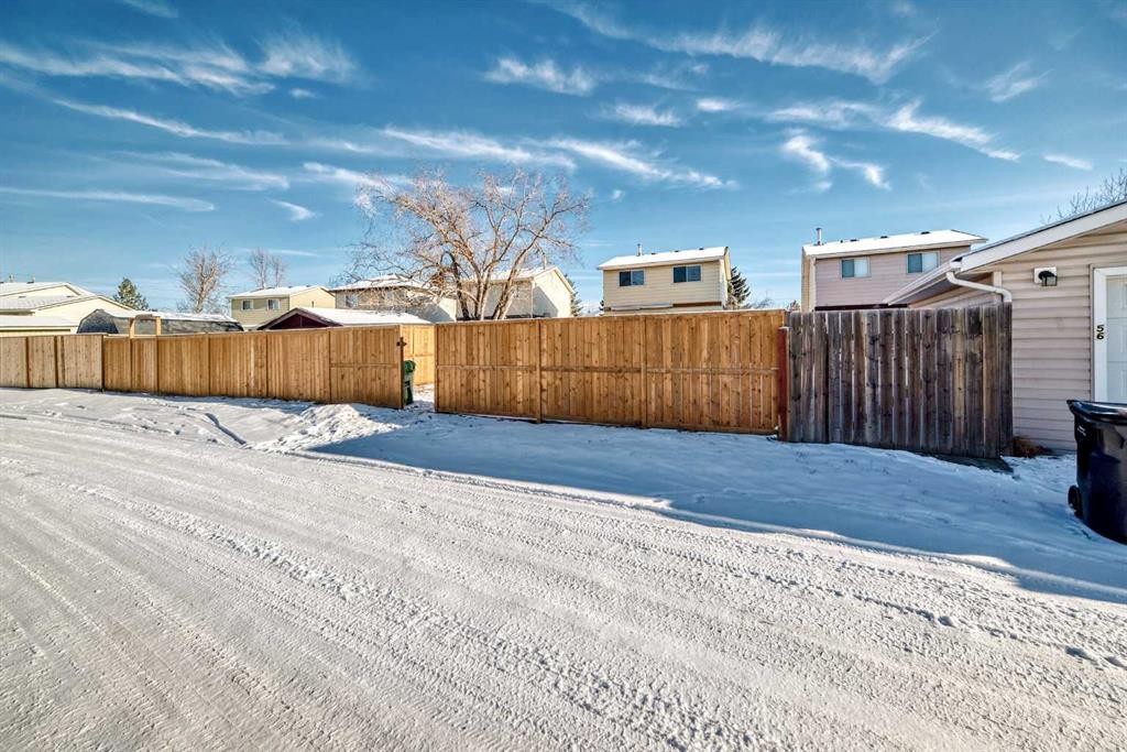 60 Erin Mount Crescent Se, Calgary, AB - Outdoor