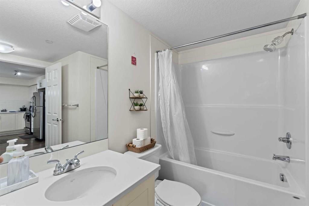 2313-99 Copperstone Park Se, Calgary, AB - Indoor Photo Showing Bathroom