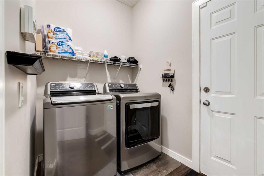 815 Tuscany Drive Nw, Calgary, AB - Indoor Photo Showing Laundry Room