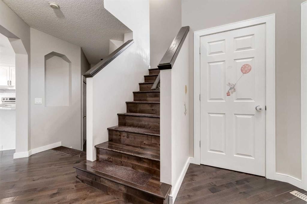 815 Tuscany Drive Nw, Calgary, AB - Indoor Photo Showing Other Room