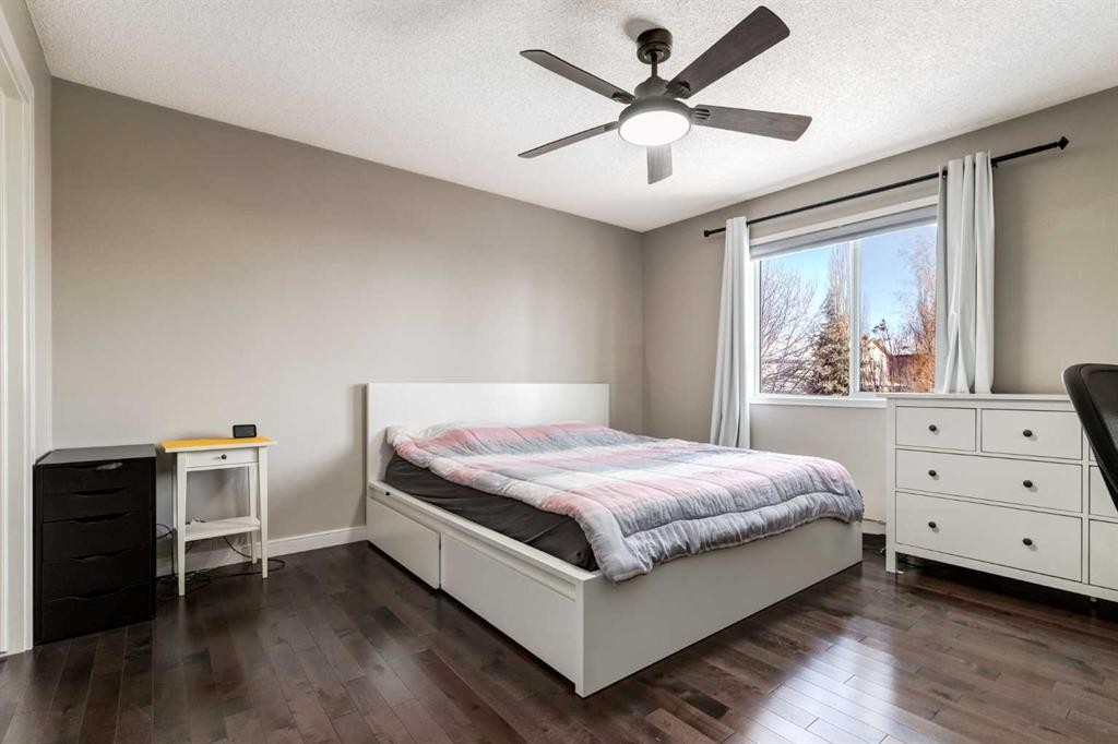 815 Tuscany Drive Nw, Calgary, AB - Indoor Photo Showing Bedroom