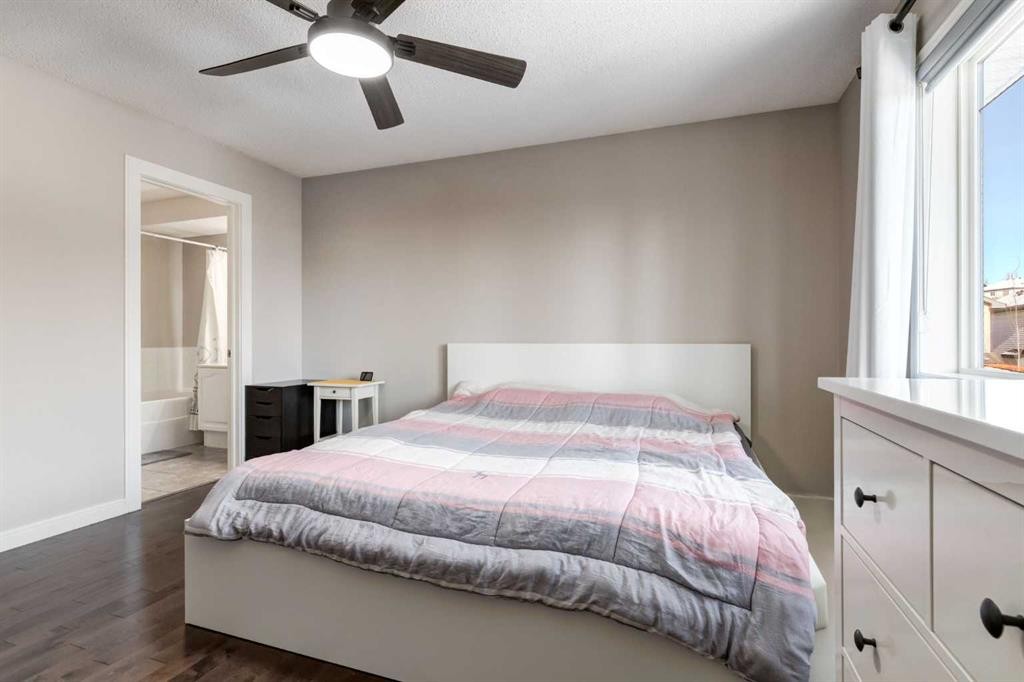815 Tuscany Drive Nw, Calgary, AB - Indoor Photo Showing Bedroom