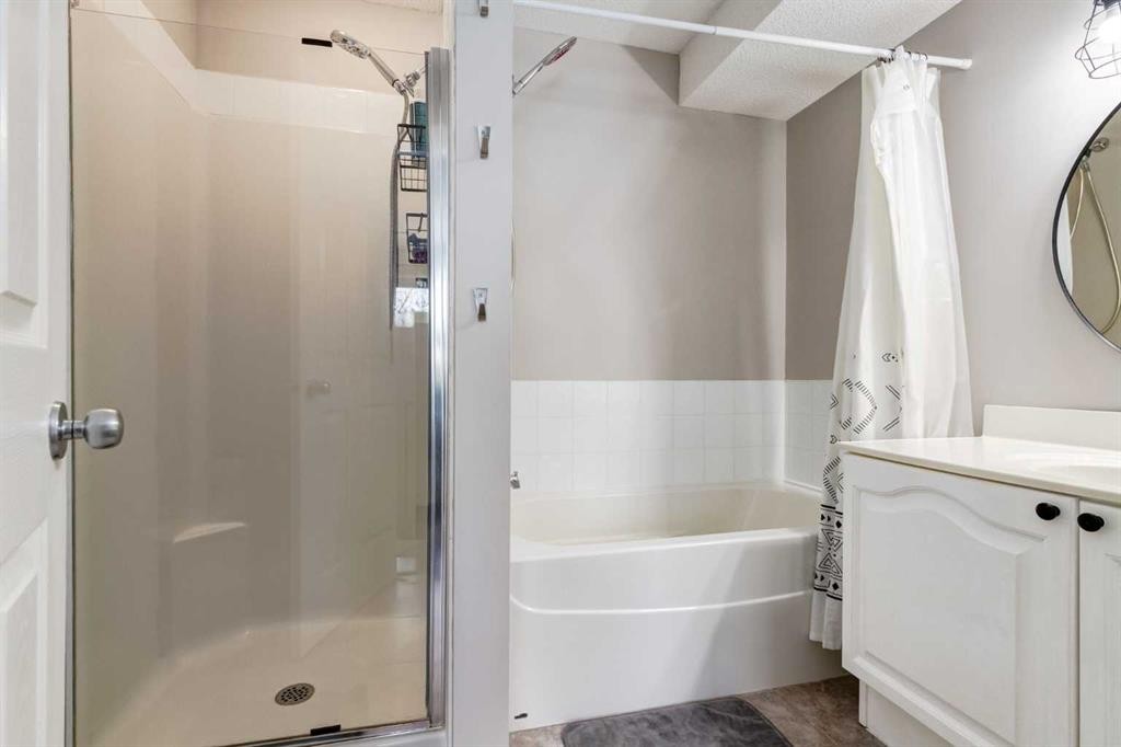 815 Tuscany Drive Nw, Calgary, AB - Indoor Photo Showing Bathroom