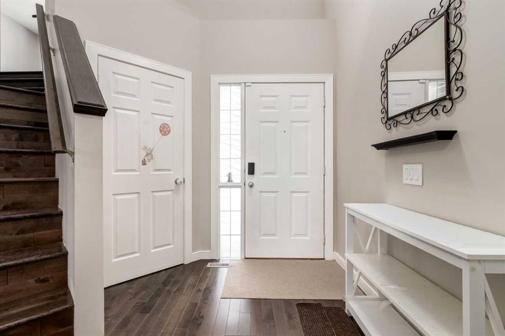 815 Tuscany Drive Nw, Calgary, AB - Indoor Photo Showing Other Room