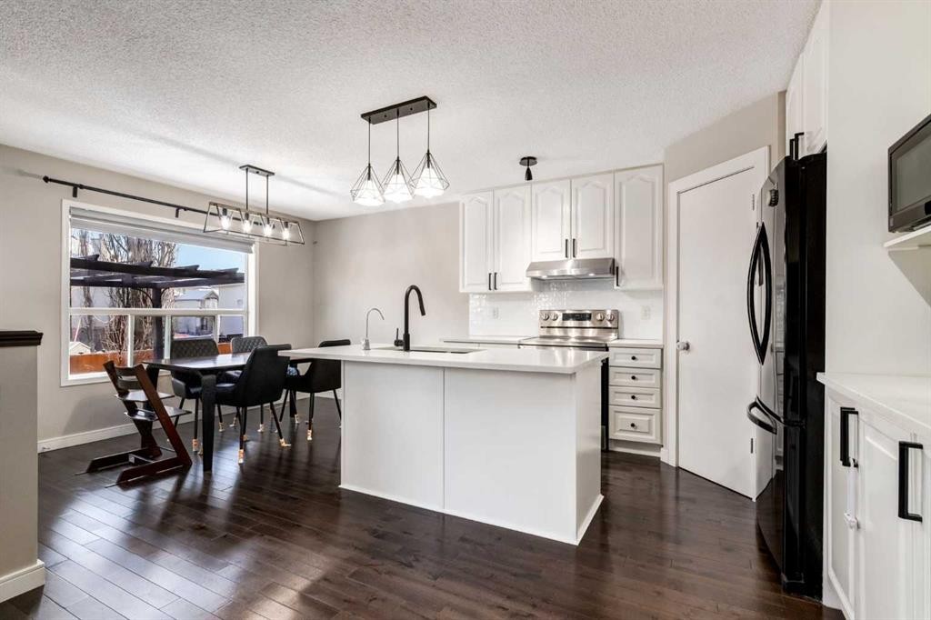 815 Tuscany Drive Nw, Calgary, AB - Indoor Photo Showing Kitchen With Upgraded Kitchen