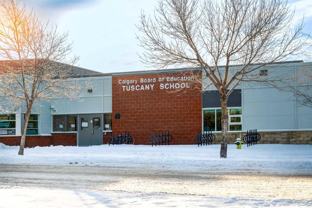 815 Tuscany Drive Nw, Calgary, AB - Outdoor