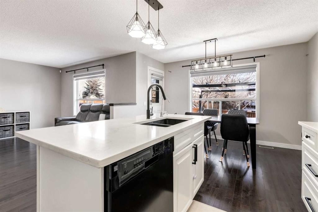 815 Tuscany Drive Nw, Calgary, AB - Indoor Photo Showing Kitchen With Double Sink
