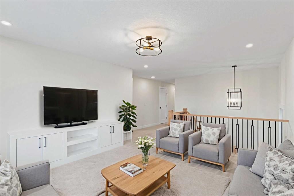 14 Ranchers Meadows, Okotoks, AB - Indoor Photo Showing Living Room