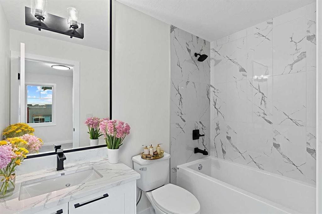 14 Ranchers Meadows, Okotoks, AB - Indoor Photo Showing Bathroom