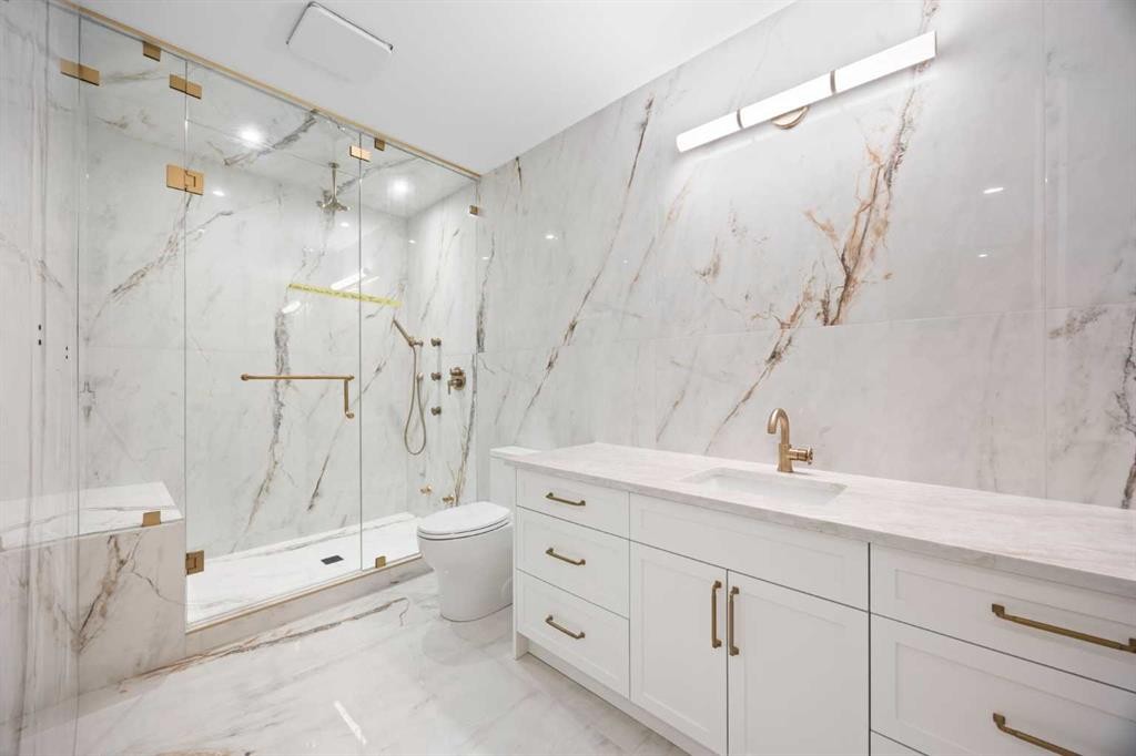 1220 Varsity Estates Road Nw, Calgary, AB - Indoor Photo Showing Bathroom
