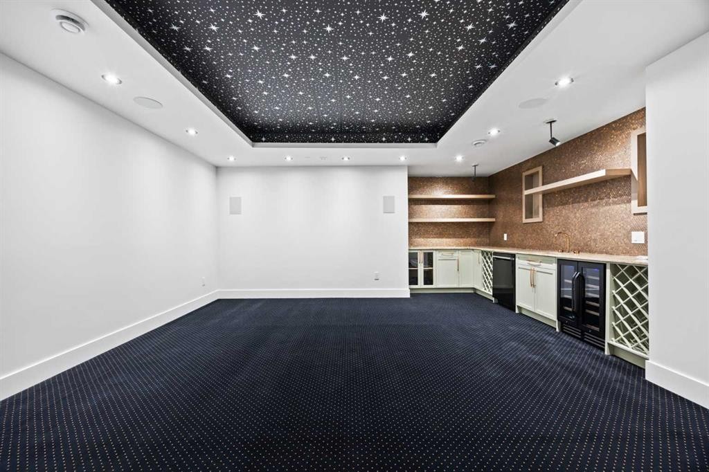 1220 Varsity Estates Road Nw, Calgary, AB - Indoor Photo Showing Other Room