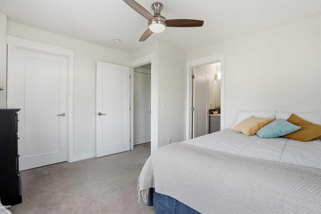 70-111 Rainbow Falls Gate, Chestermere, AB - Indoor Photo Showing Bedroom