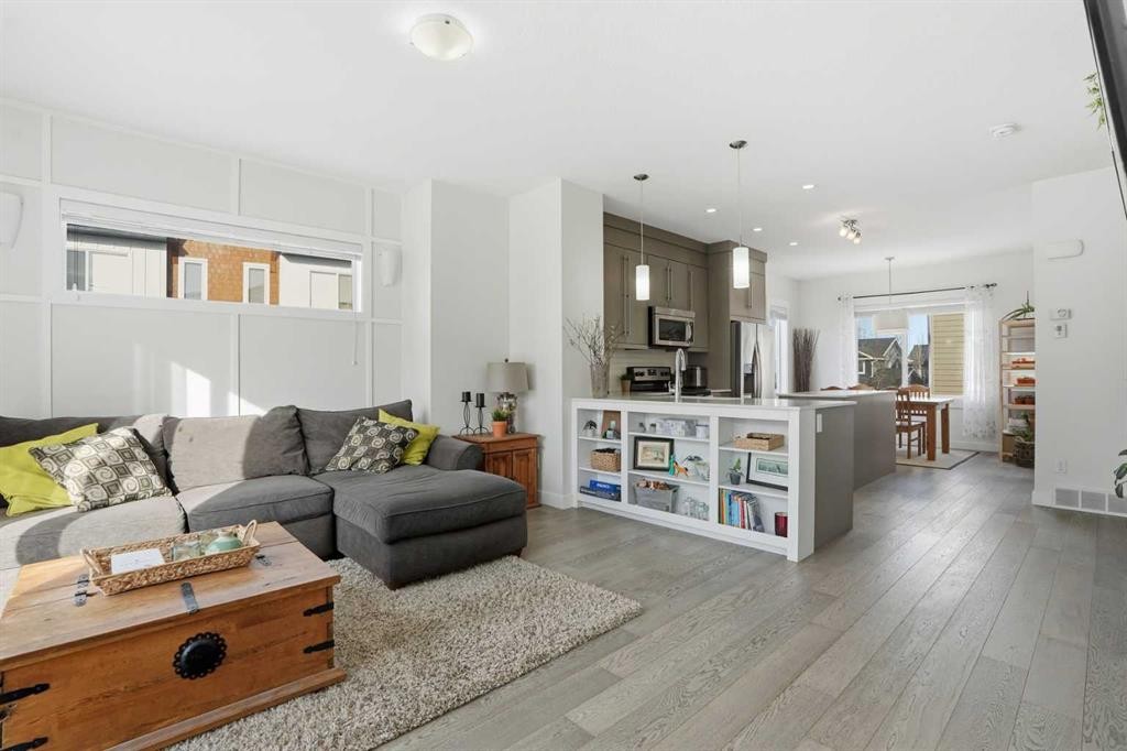 70-111 Rainbow Falls Gate, Chestermere, AB - Indoor Photo Showing Living Room