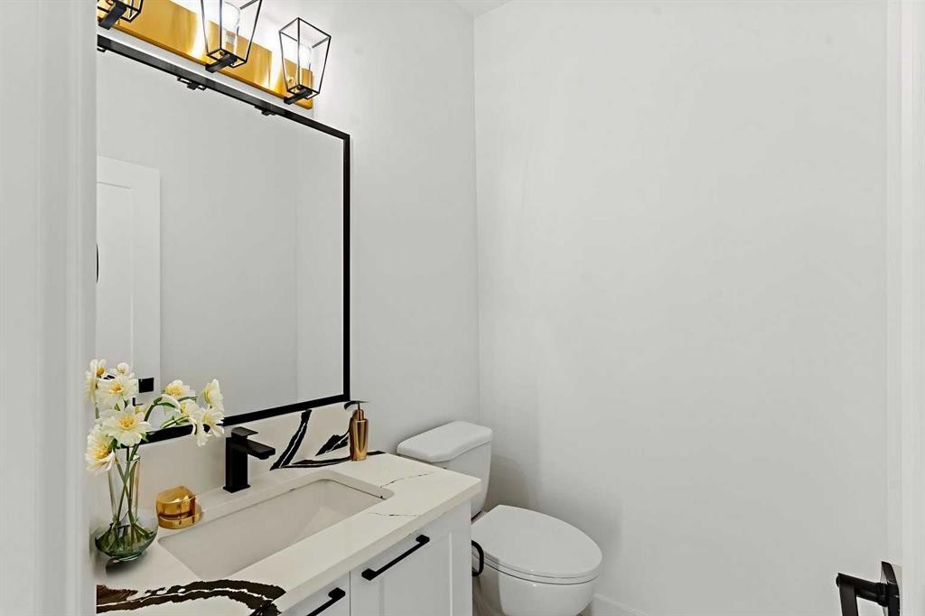 8 Ranchers Meadows, Okotoks, AB