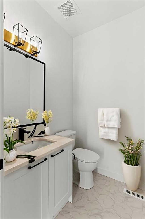 8 Ranchers Meadows, Okotoks, AB