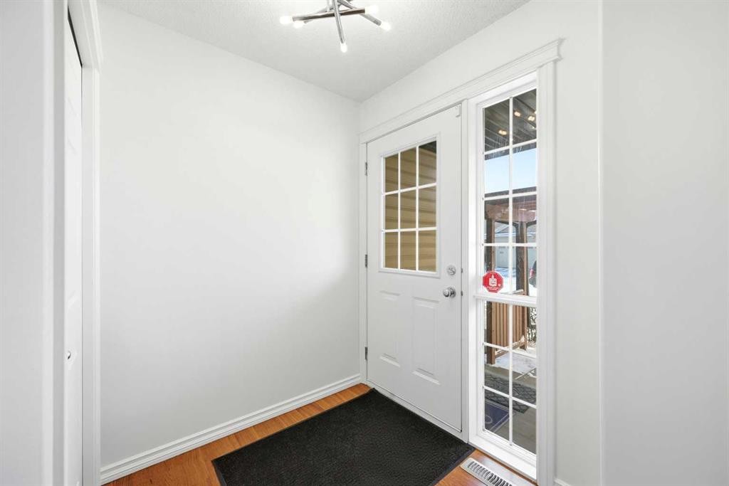 132 Royal Birch Mount Nw, Calgary, AB - Indoor Photo Showing Other Room