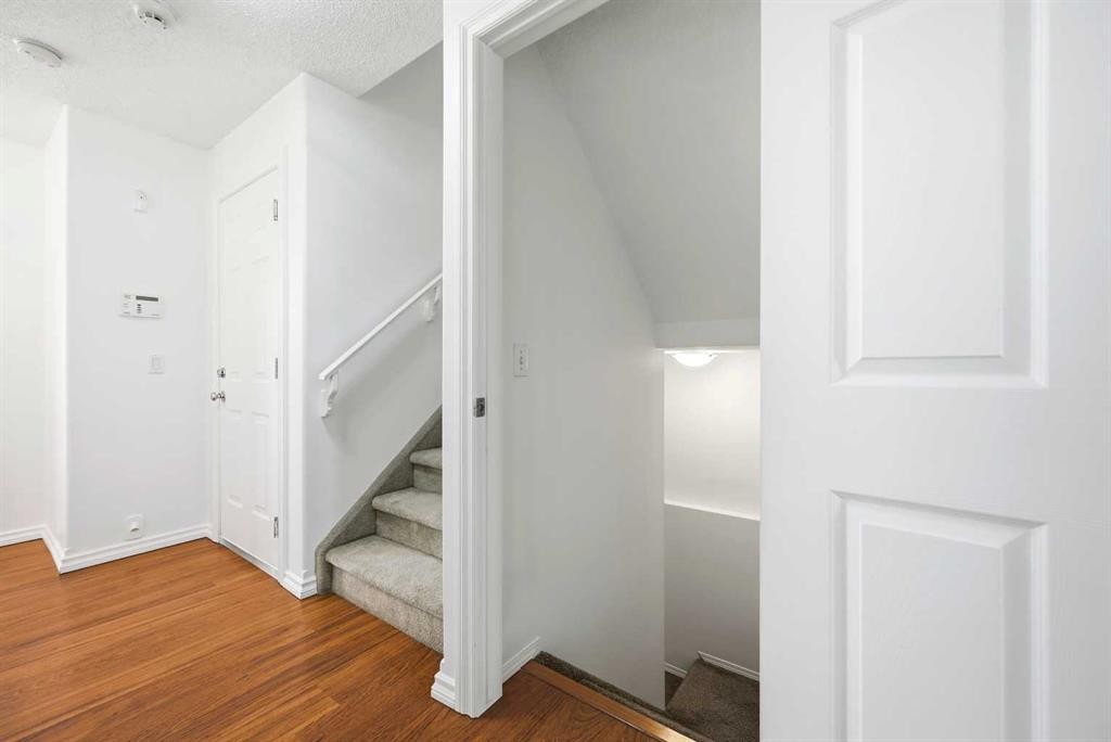 132 Royal Birch Mount Nw, Calgary, AB - Indoor Photo Showing Other Room