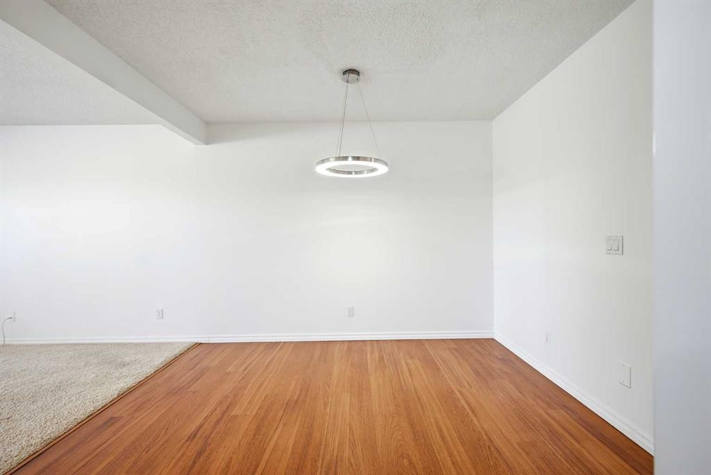 132 Royal Birch Mount Nw, Calgary, AB - Indoor Photo Showing Other Room
