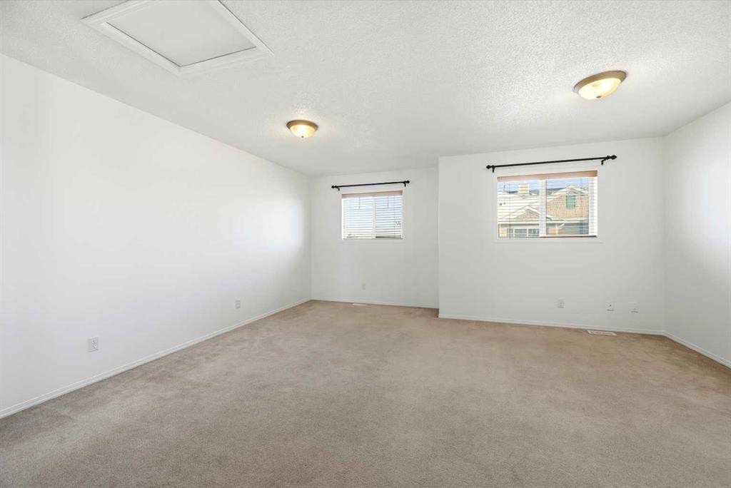 132 Royal Birch Mount Nw, Calgary, AB - Indoor Photo Showing Other Room