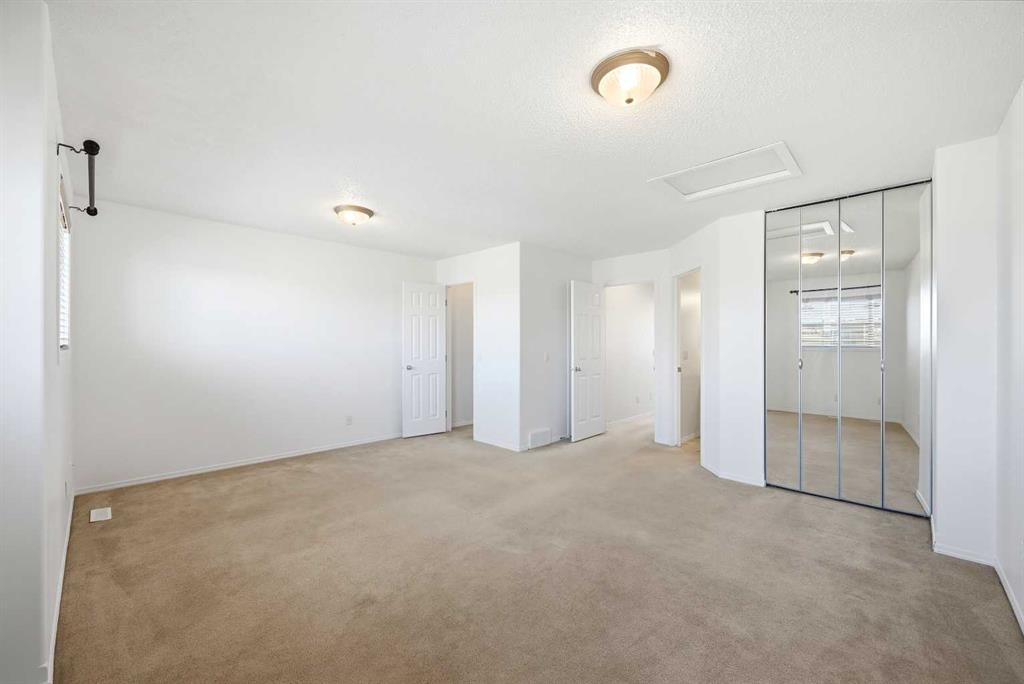 132 Royal Birch Mount Nw, Calgary, AB - Indoor Photo Showing Other Room