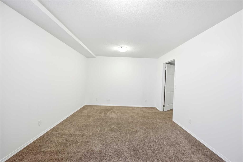132 Royal Birch Mount Nw, Calgary, AB - Indoor Photo Showing Other Room