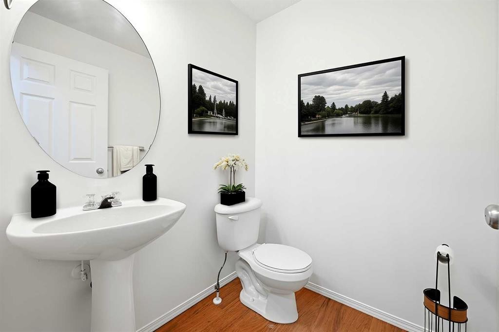 132 Royal Birch Mount Nw, Calgary, AB - Indoor Photo Showing Bathroom
