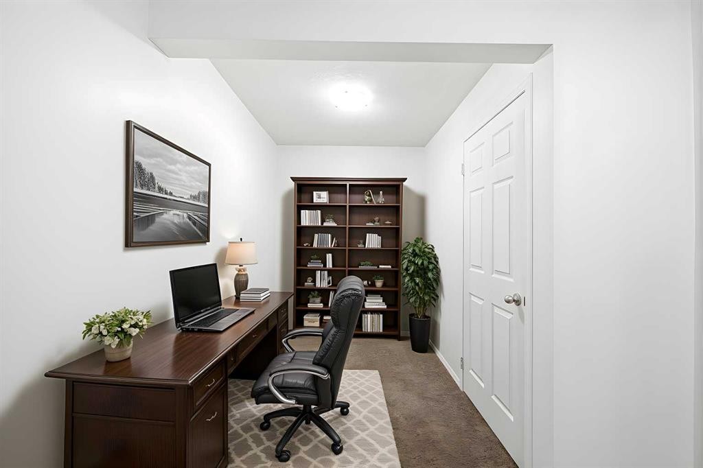 132 Royal Birch Mount Nw, Calgary, AB - Indoor Photo Showing Office
