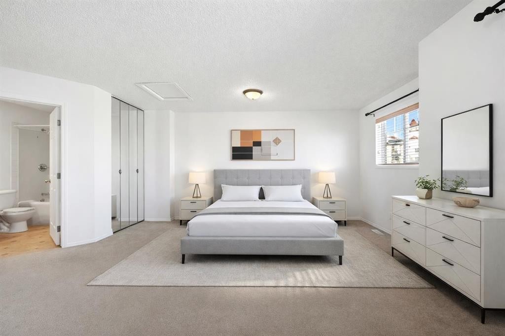 132 Royal Birch Mount Nw, Calgary, AB - Indoor Photo Showing Bedroom