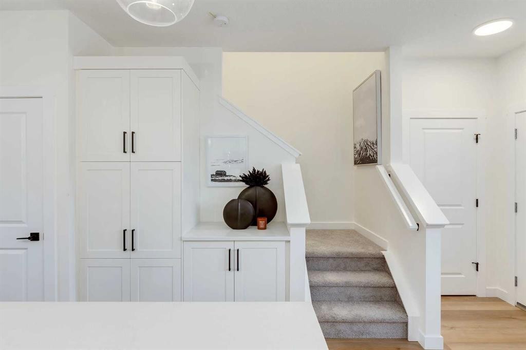 1507-525 River Heights Drive, Cochrane, AB - Indoor Photo Showing Other Room