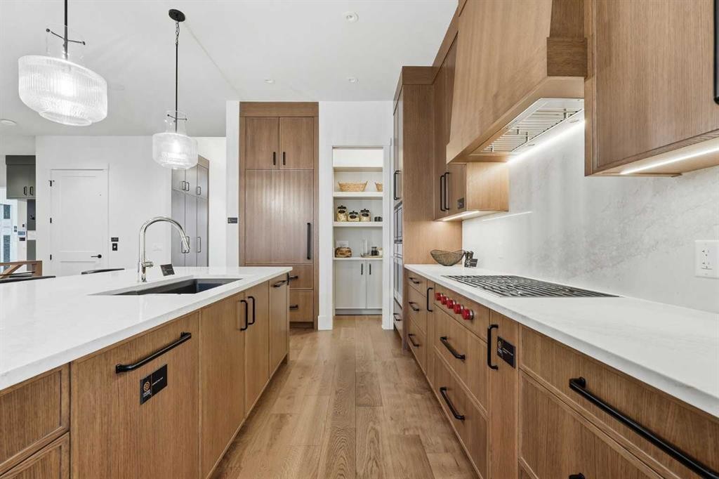 749 Serenity Bend, Heritage Pointe, AB - Indoor Photo Showing Kitchen With Upgraded Kitchen