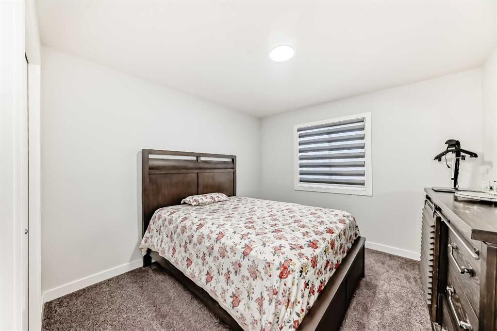 6 Corner Meadows Grove Ne, Calgary, AB - Indoor Photo Showing Bedroom