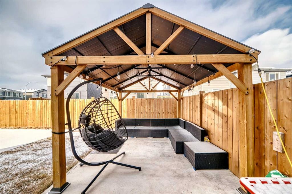 6 Corner Meadows Grove Ne, Calgary, AB - Outdoor With Exterior