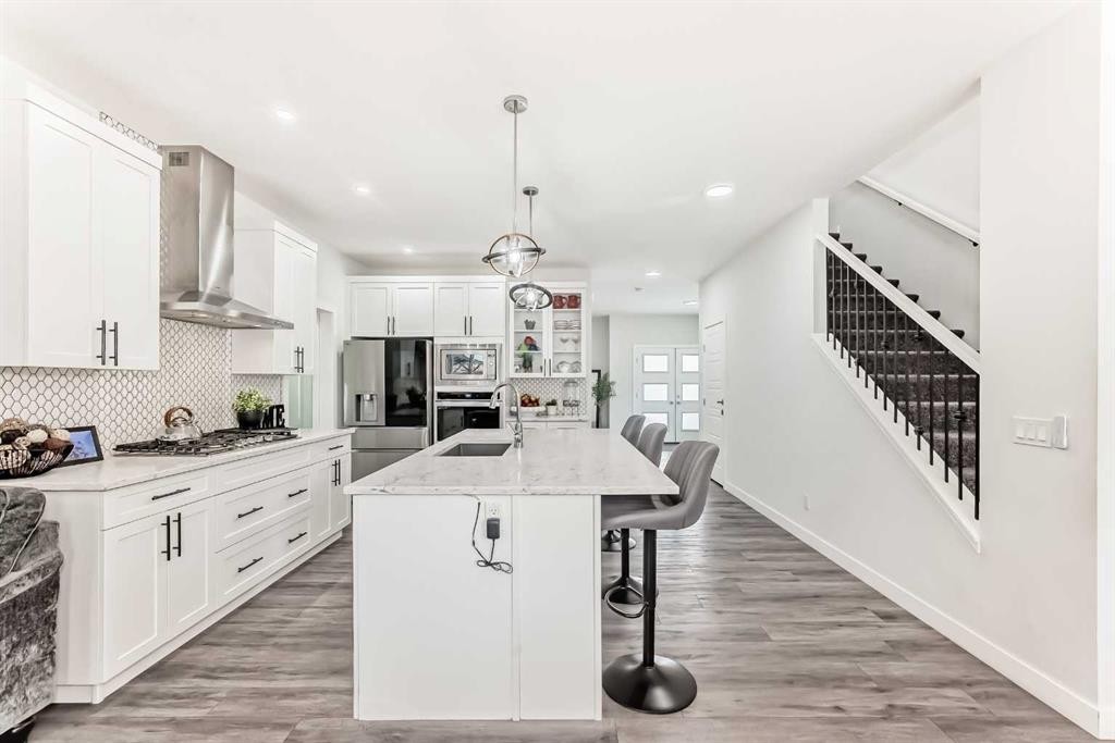 6 Corner Meadows Grove Ne, Calgary, AB - Indoor Photo Showing Kitchen With Upgraded Kitchen