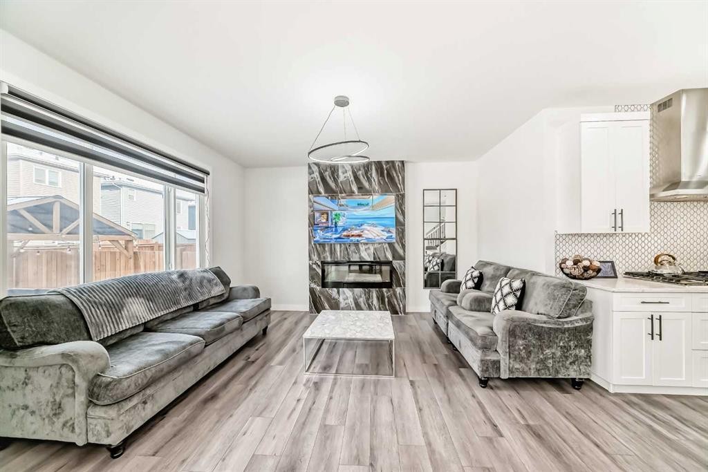 6 Corner Meadows Grove Ne, Calgary, AB - Indoor Photo Showing Living Room