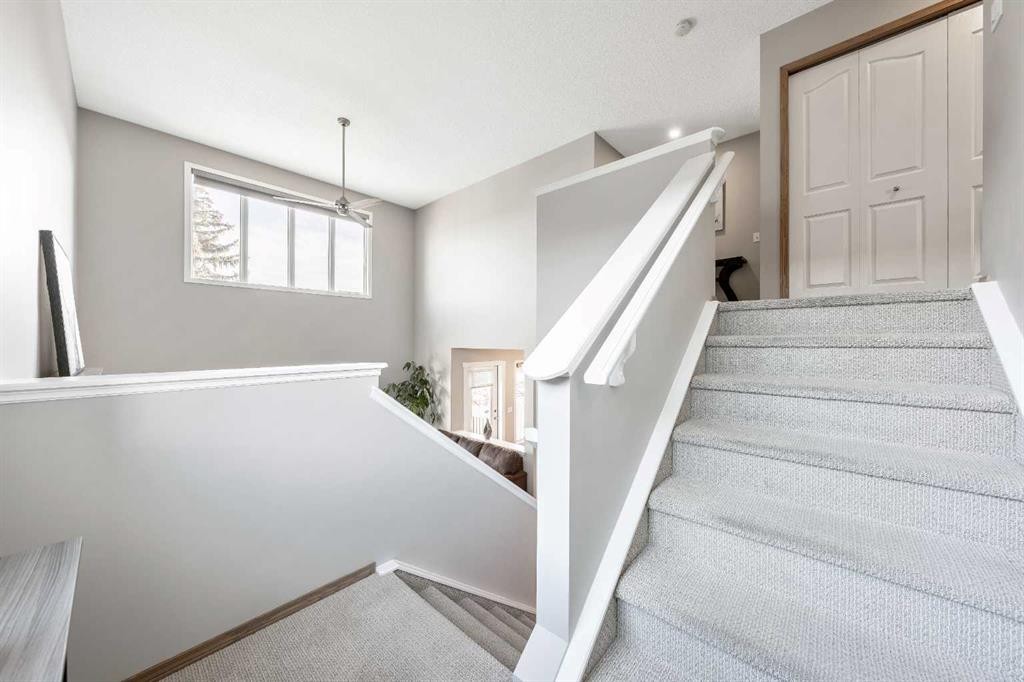 9 Hidden Valley Crescent Nw, Calgary, AB - Indoor Photo Showing Other Room